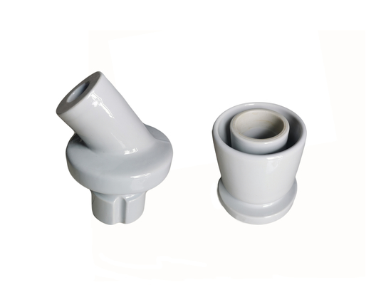 Différents isolateurs de ligne électrique de porcelaine de Customerized de forme/OEM disponibles