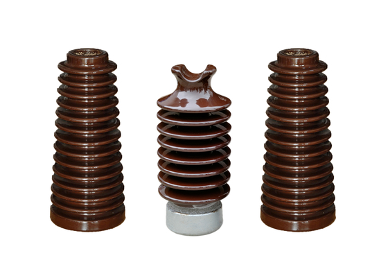 Isolateurs de courrier de porcelaine de la taille 12.5kN de Brown 381mm pour la distribution d'Electric Power