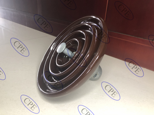Type isolateurs de suspension de la porcelaine C-110 de norme ANSI Brown