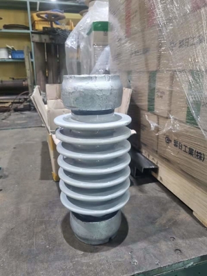OEM de la norme ANSI TR-208 de l'isolateur 8.9kN de porcelaine de Gray Glazed Station Post Electrical