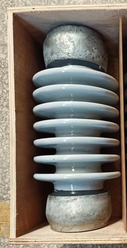 Lumière solide de haute résistance Gray Glazed d'isolateur de courrier de station de noyau de la norme ANSI TR-208