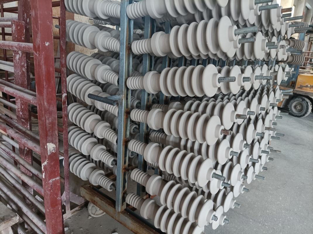 La bague standard Brown de porcelaine d'ÂNE de l'huile 25.8kV du CEI a glacé l'OEM