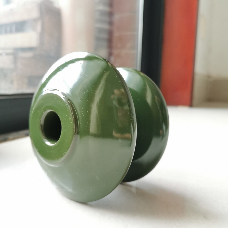 Isolateurs standard de bobine de porcelaine d'OEM 1.5KV du CEI
