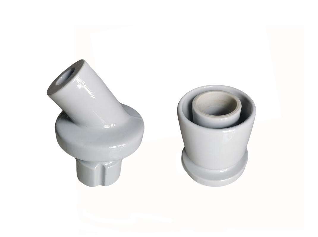 Différents isolateurs de ligne électrique de porcelaine de Customerized de forme/OEM disponibles