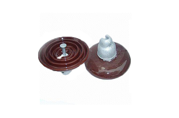Ligne isolateur de distribution de suspension de porcelaine de classe de norme ANSI de 67kN