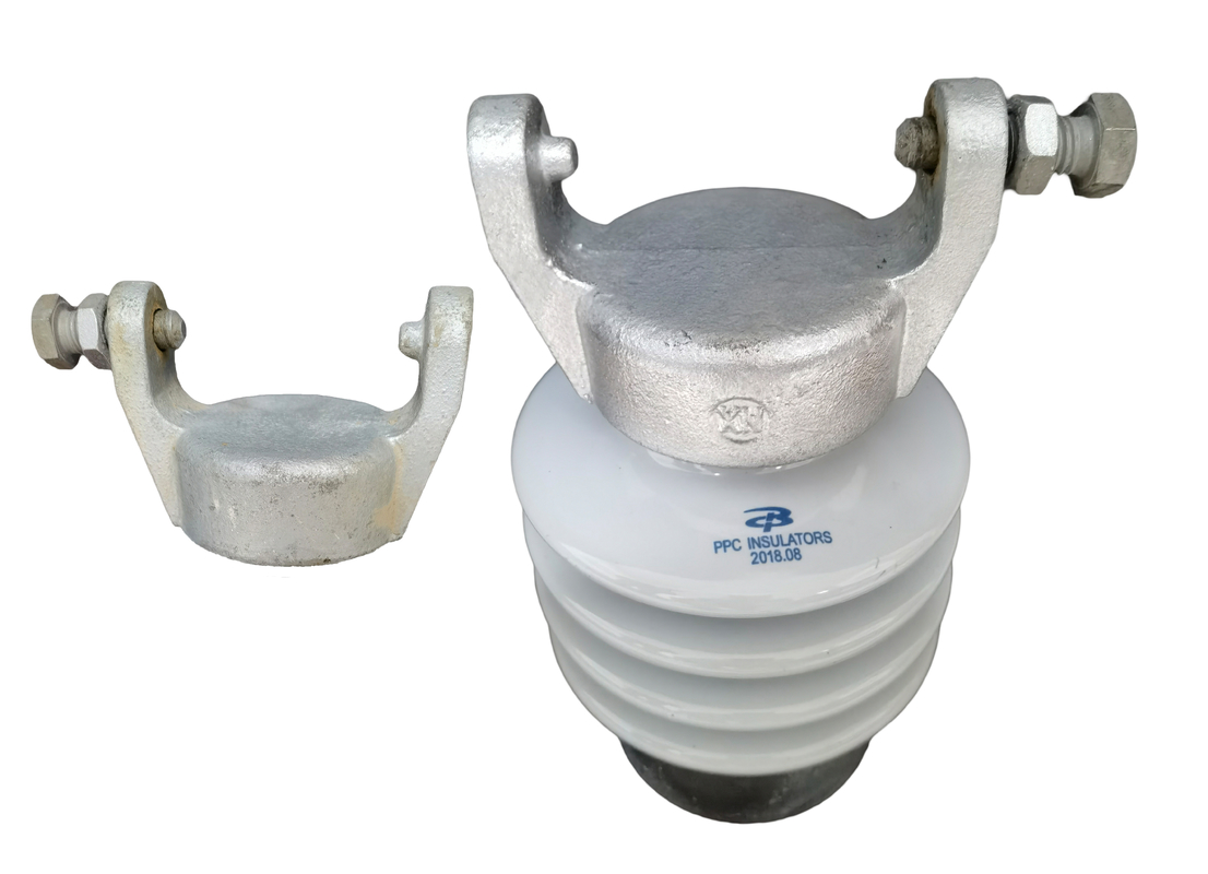 Anti ligne fragile isolateur de porcelaine du CEI 60168 de courrier gris-clair