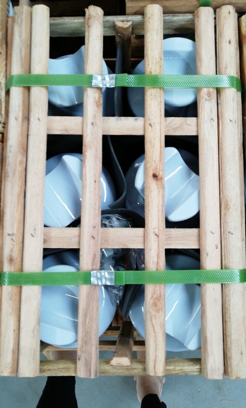 Ligne professionnelle isolateurs du cou 105BIL de la norme ANSI 57-1S F de porcelaine de courrier