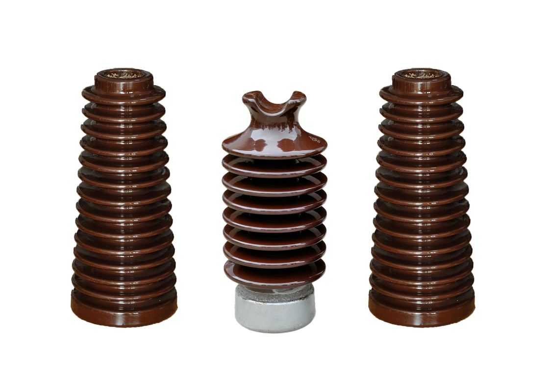 Isolateurs de courrier de porcelaine de la taille 12.5kN de Brown 381mm pour la distribution d'Electric Power