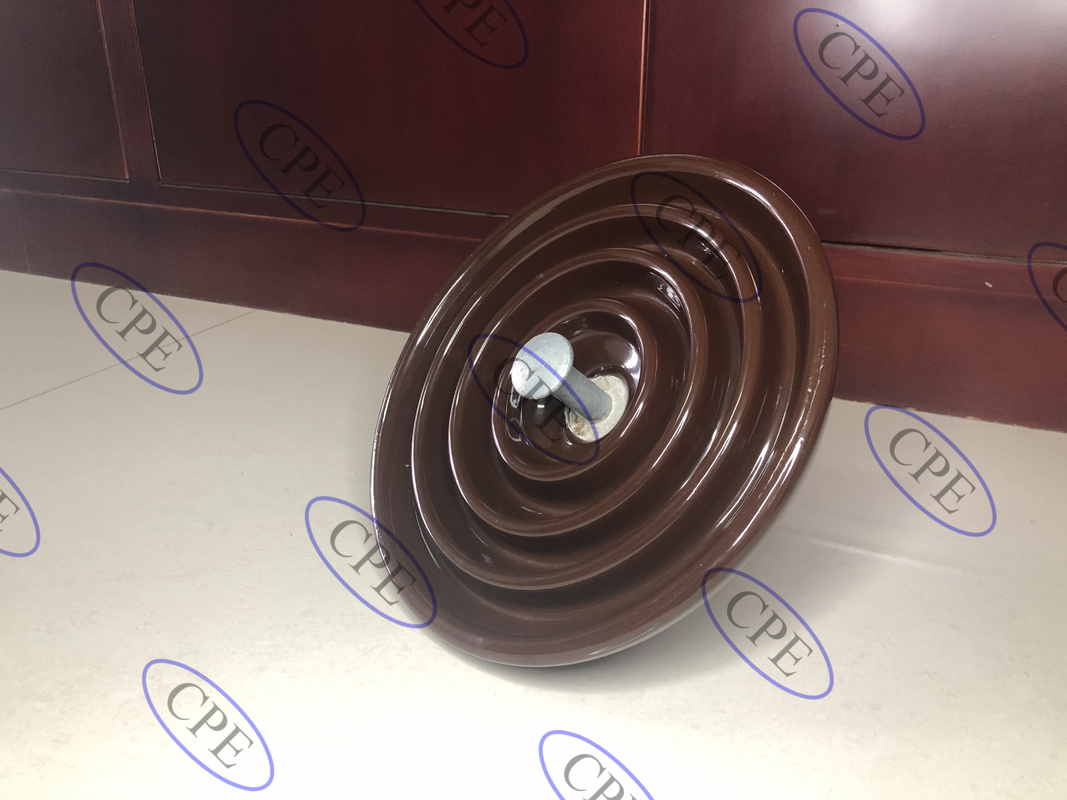 Type isolateurs de suspension de la porcelaine C-110 de norme ANSI Brown