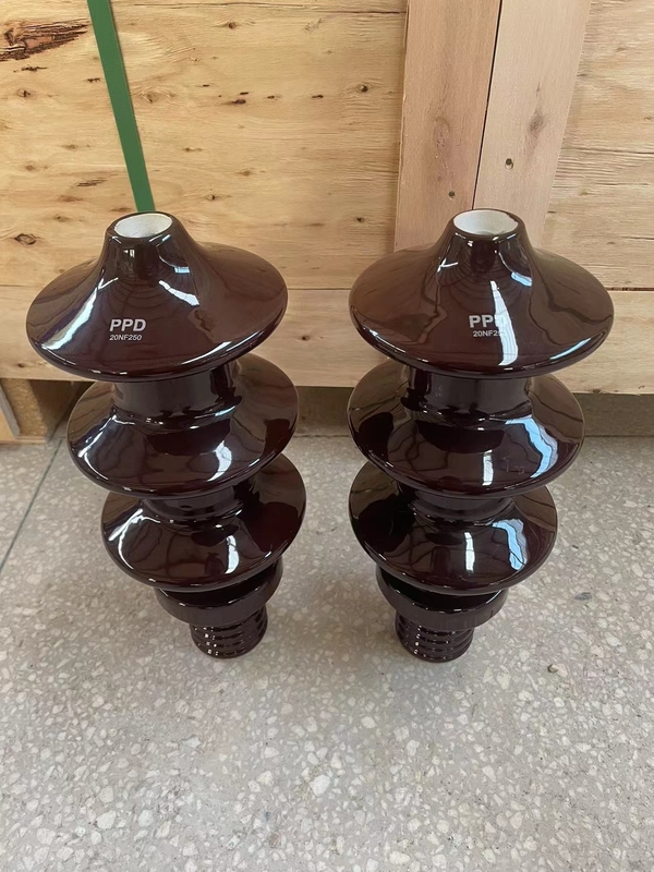 Transformateur standard de porcelaine du CEI baguant la couleur de Brown