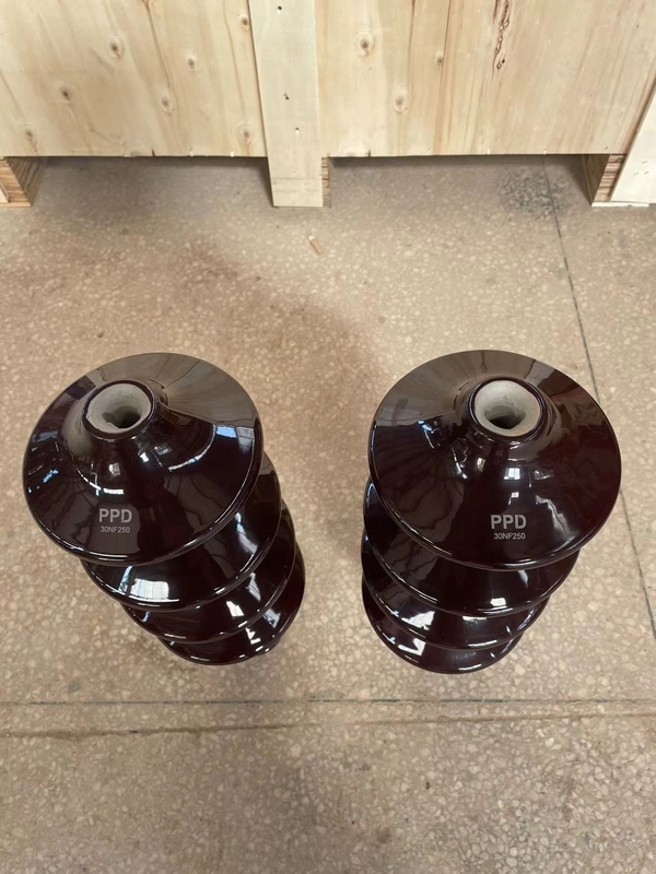 Transformateur standard de porcelaine du CEI baguant la couleur de Brown